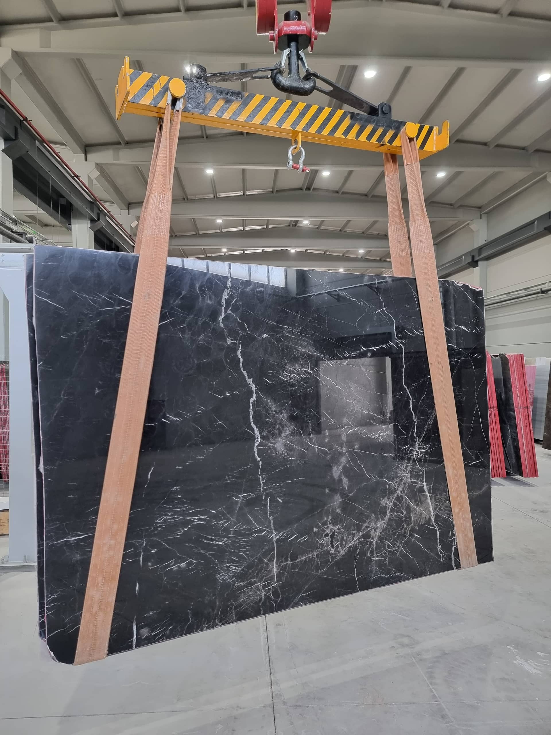 ALEXANDER BLACK Polished marble slab in Black